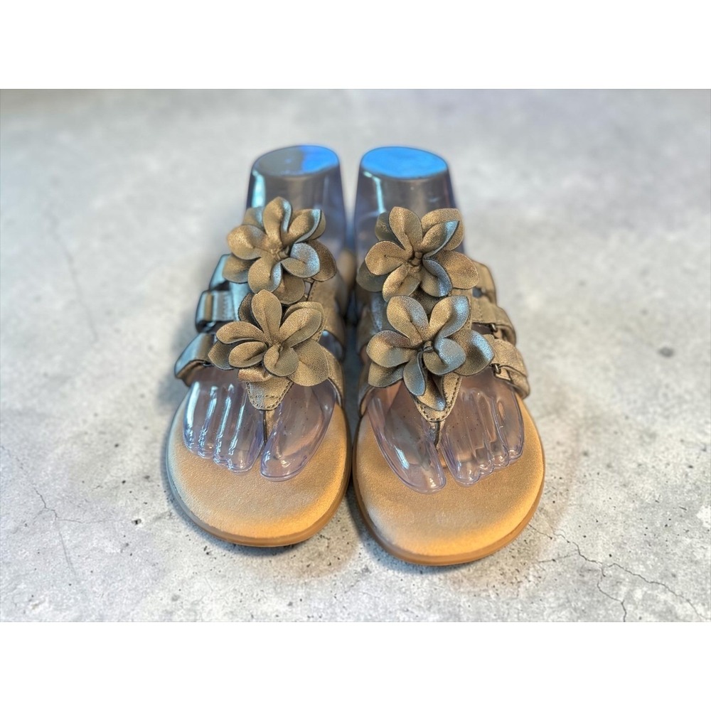 Clarks Collection Ultimate Comfort NWOT Flower Thong Sandals Taupe Metallic